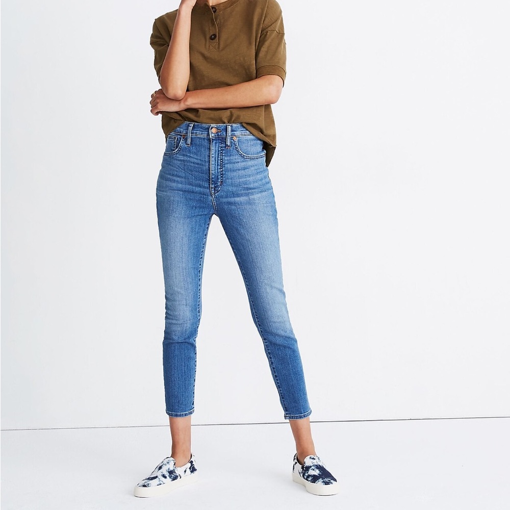 Petite 11" High-Rise Skinny Crop Jeans in Meadowlake Wash